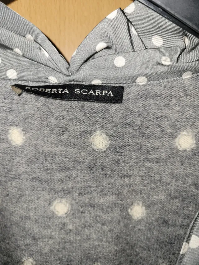 Jersey Roberta Scarpa Gris Lunares