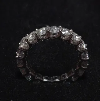 B. FRIDAY! Anillo de la ETERNIDAD Plata-Moissanita