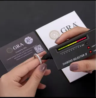 B. FRIDAY! Anillo de la ETERNIDAD Plata-Moissanita