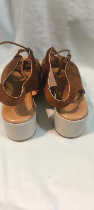 Sandalias piel tacón cuña talla 38