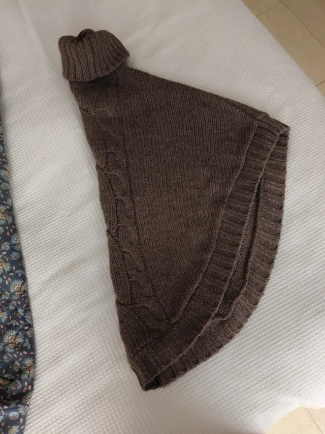 Poncho Punto Easy Wear Cuello Alto