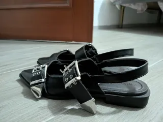 Zapatos punta cuero negros