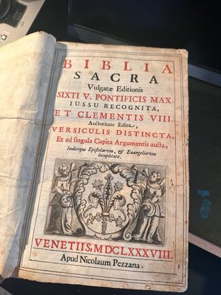 Biblia Sacra en latín año 1688. aún conservada