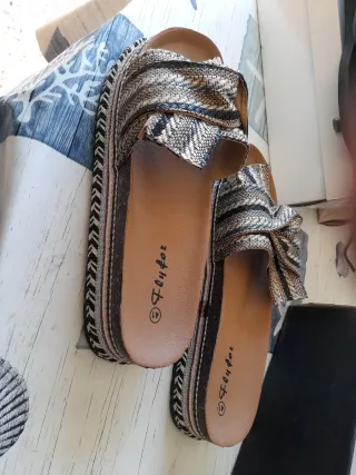 Zapatos variados de mujer