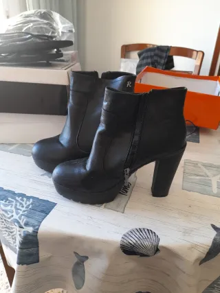 Zapatos variados de mujer