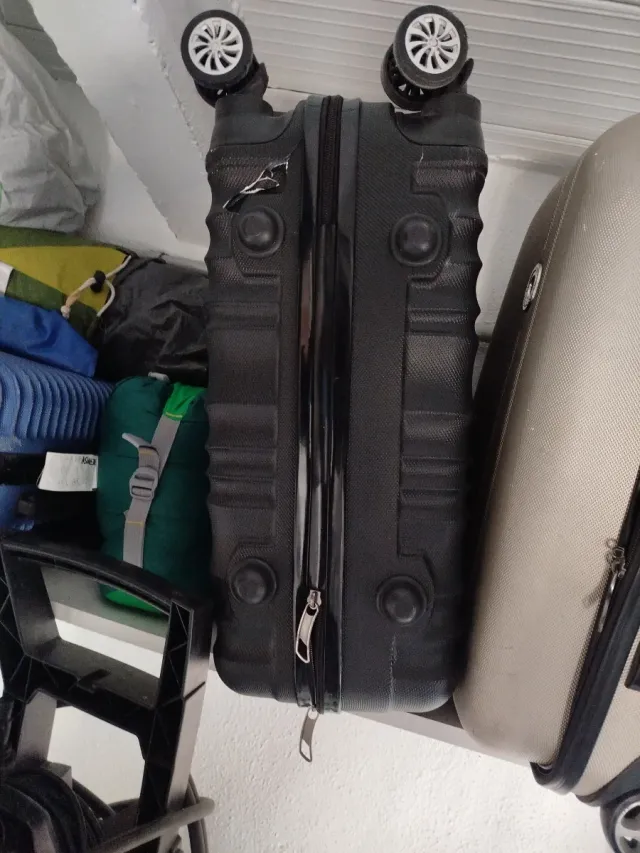 Maleta de viaje pequeña negra