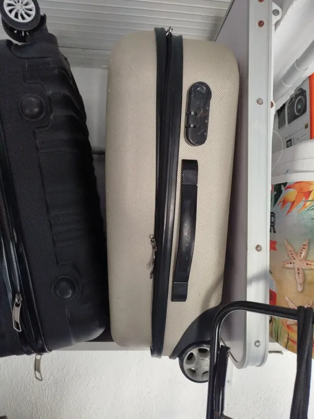 Maleta de viaje pequeña negra