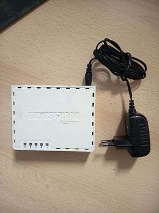 Router Mikrotik RB750