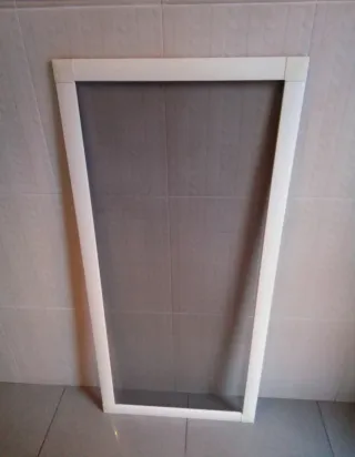 Mosquitera fija blanca