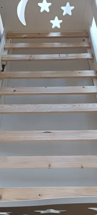 Cama infantil blanca con cajon