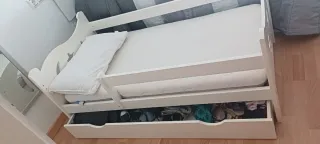 Cama infantil blanca con cajon