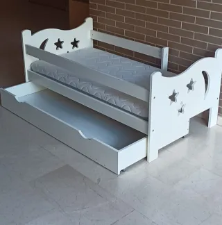 Cama infantil blanca con cajon