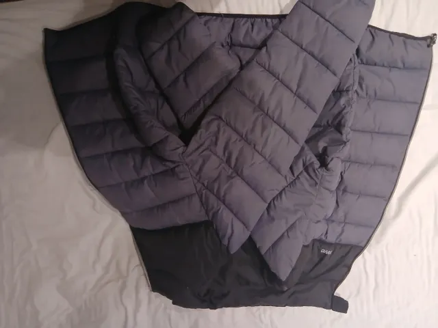 Chaqueta acolchada hombre gris y negra