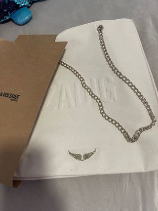 Bolso Tote Blanco con Detalle Alas Plata