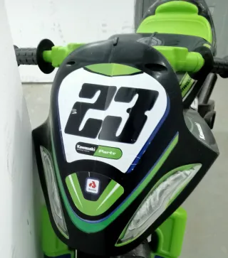 Moto Infantil Kawasaki Negra y Verde