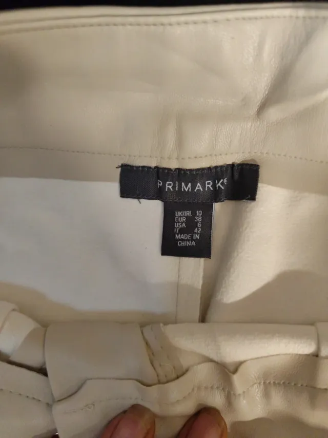 Pantaloni in similpelle beige