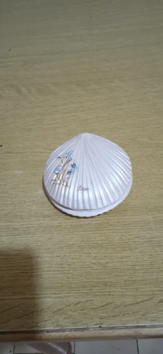 Portagioie a forma di conchiglia