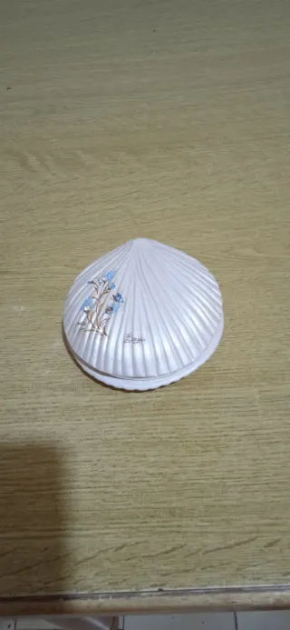 Portagioie a forma di conchiglia