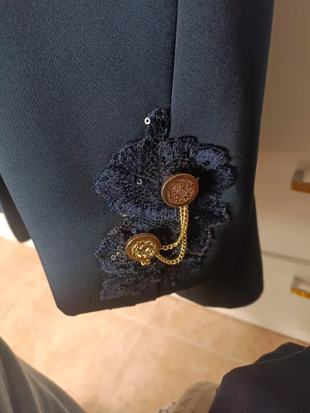 Traje azul marinho com lantejoulas