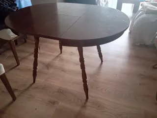 Mesa de comedor redonda de madera