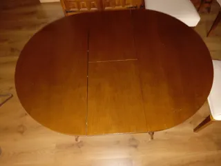 Mesa de comedor redonda de madera