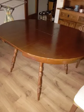 Mesa de comedor redonda de madera
