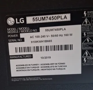 LG 55UM7450PLA TV con golpe en la pantalla.