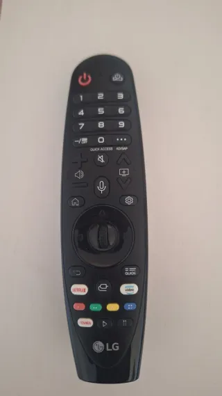 LG 55UM7450PLA TV con golpe en la pantalla.