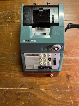 Calcolatrice meccanica Olivetti vintage