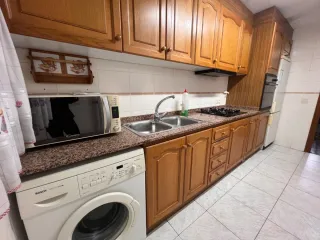 Habitación en alquiler con baño privado.