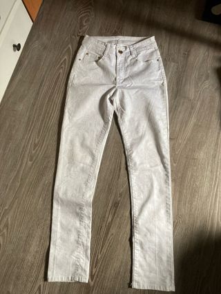 Pantalón pitillo blanco roto talla 36