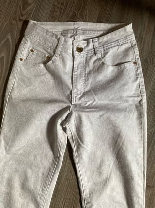 Pantalón pitillo blanco roto talla 36