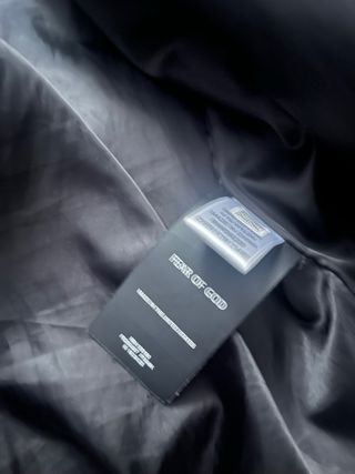 Chaqueta Essentials acolchada gris