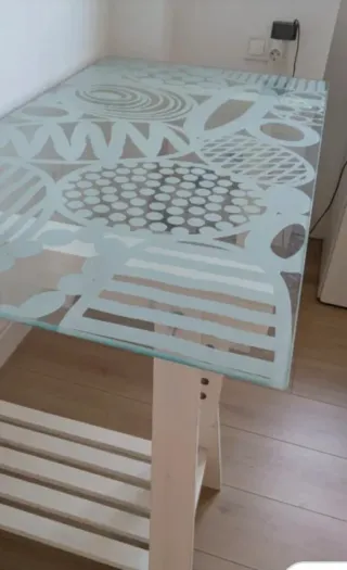 Mesa escritorio cristal con 2 caballetes