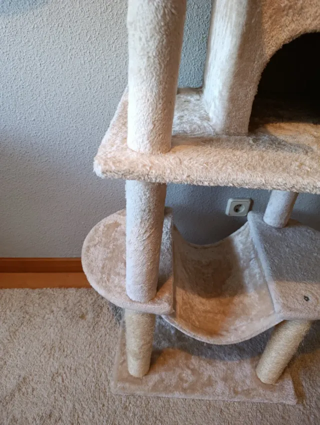 Torre para gatos en muy buen estado