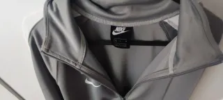 Sudadera Nike Gris con Doble Swoosh