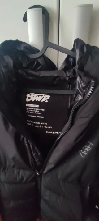 Chaqueta acolchada Bershka negra