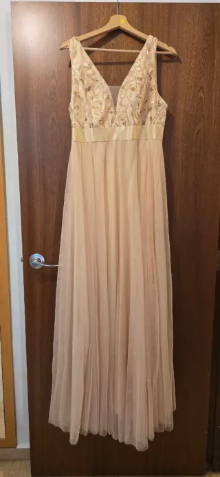 Vestido de fiesta beige y dorado Usado una boda
