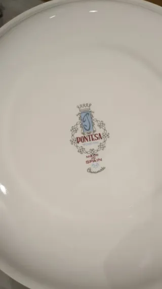 Vajilla de porcelana con flores marca Pontesa