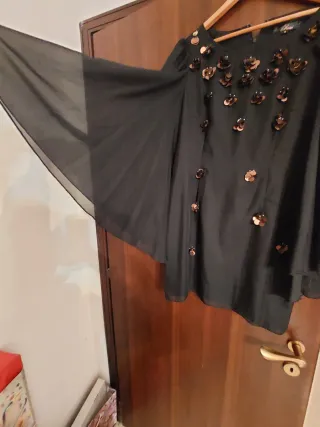 Vestito nero corto con paillettes