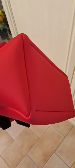 Borsa a mano rossa con fiore