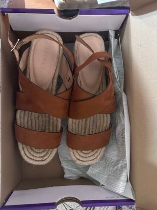 Sandalias cuña marrón talla 40