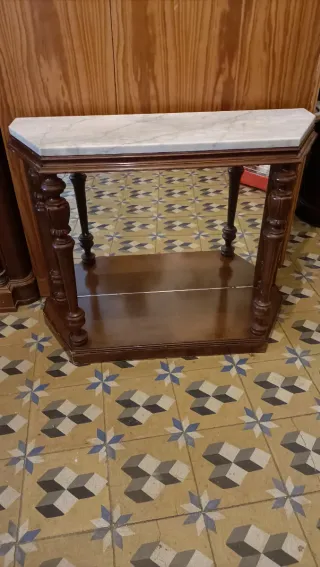 Mueble de entrada de madera con mármol