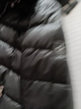 Chaqueta chica Calvin Klein acolchada negra,