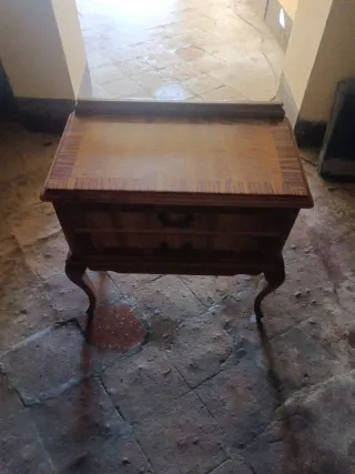 Mesilla de noche de madera