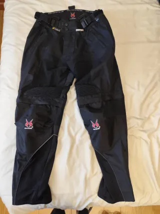 Cazadora y pantalón de moto negra talla 2XL