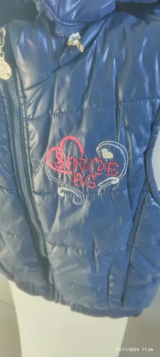 Chaleco niña azul con capucha