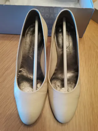 Zapatos de tacón beige