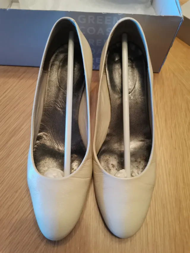 Zapatos de tacón beige