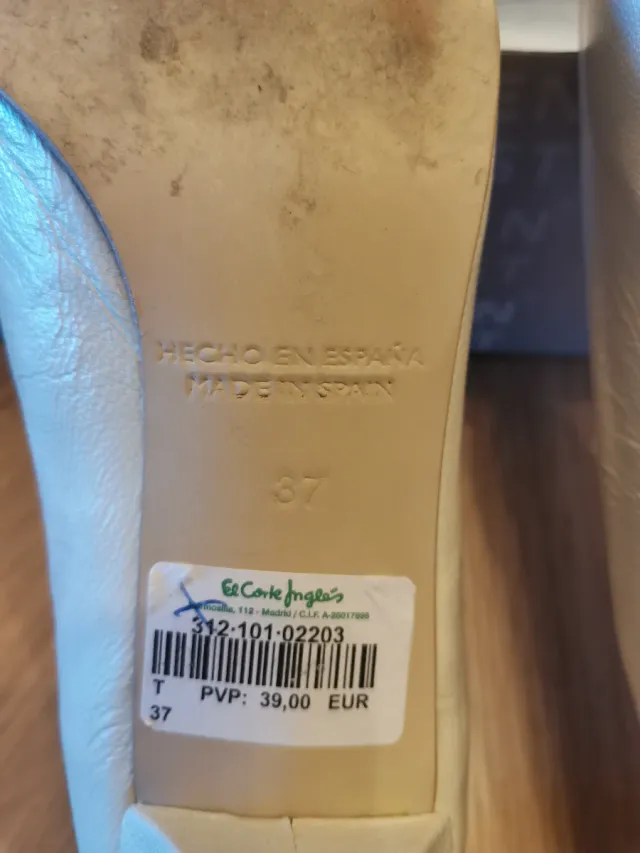 Zapatos de tacón beige